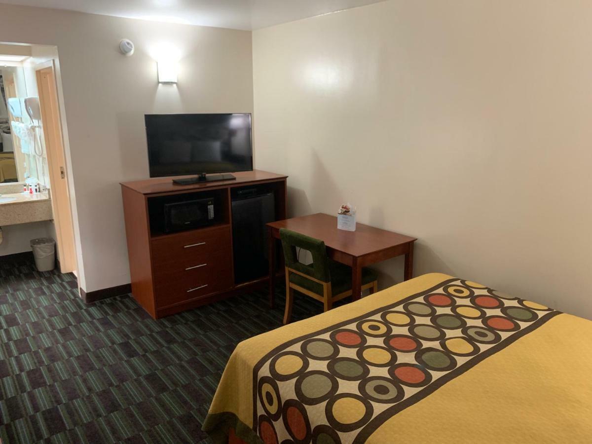 Super 8 Hotel Stafford Exterior photo