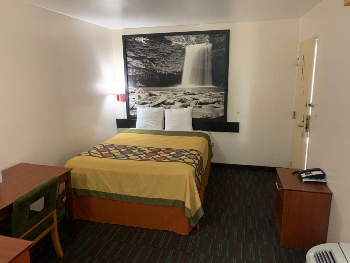Super 8 Hotel Stafford Exterior photo
